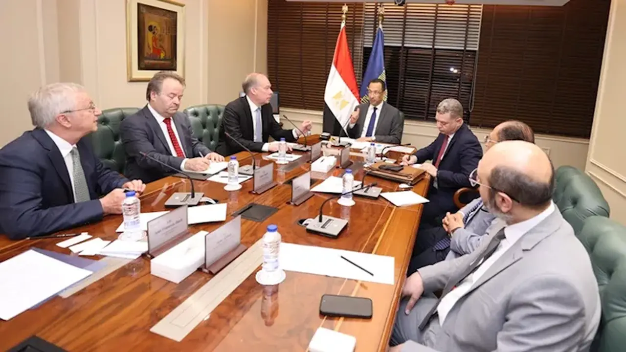 وزير الاتصالات يبحث مع مسؤولي شركة HMD تعزيز تصنيع هواتف نوكيا محلياً